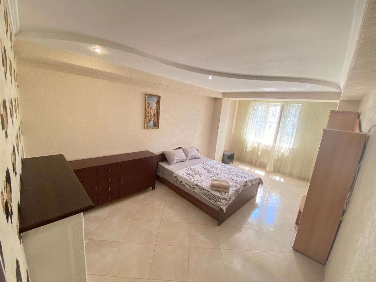 Ultra Central Double Room Appartment In Chişinau Exteriör bild